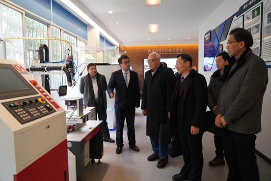 1546522699140933.jpg 段正澄院士参观武软光电应用技术协同创新中心