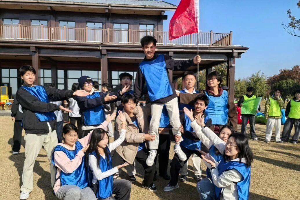 27F43