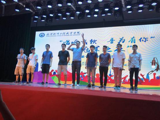 1529393656100578.jpg 3 台湾东南科技大学校友齐唱的《朋友》