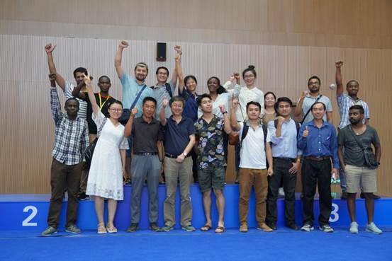 参观军运会场馆