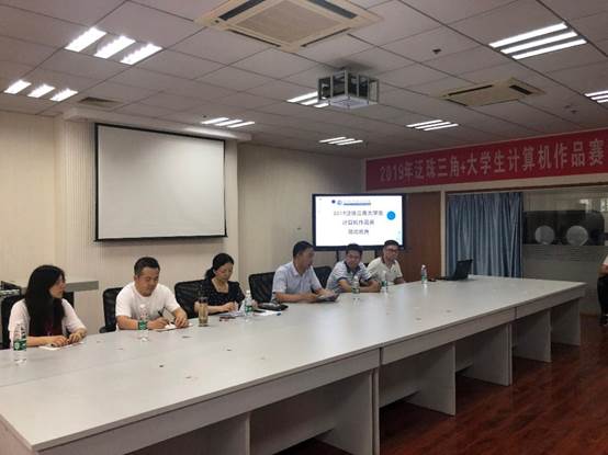 1560783338750904.jpg 图片包含 室内, 天花板, 餐桌, 墙壁 描述已自动生成